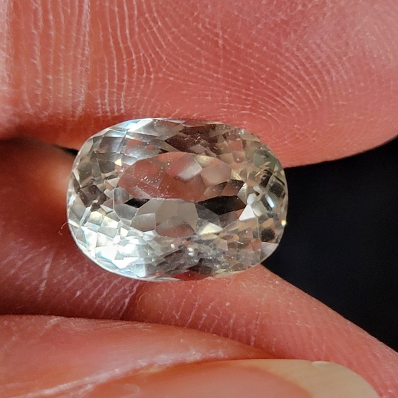Gorgeous 6 Carat White Zircon - Picture 4 of 17
